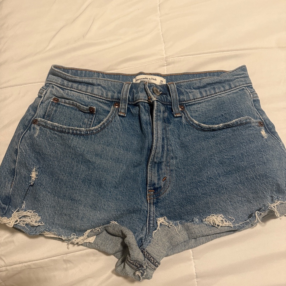 Abercrombie and fitch the mom short high rise blue jean shorts  size 26